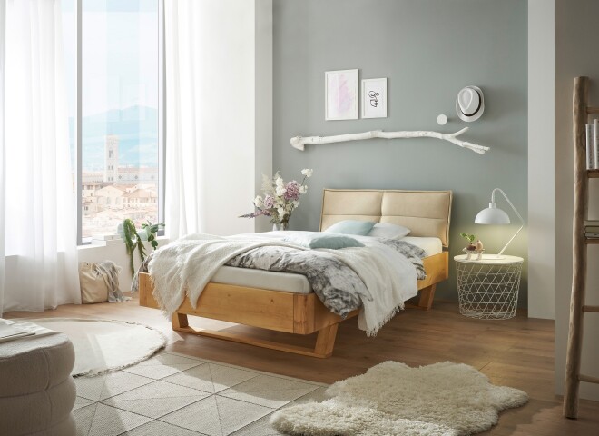 TJARK Modernes Massivholzbett 140x200, Fichte - Komfortables & hochwertiges Balkenbett mit gepolstertem Kopfteil - 146 x 89 x 219 cm (B/H/T)