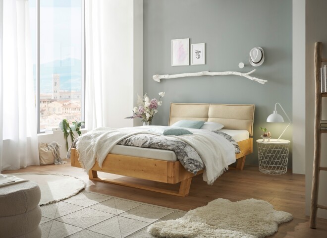 TJARK Modernes Massivholzbett 180x200, Fichte - Komfortables & hochwertiges Balkenbett mit gepolstertem Kopfteil - 186 x 89 x 219 cm (B/H/T)