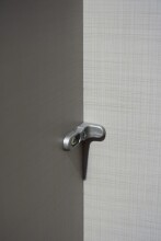 Schwebetürenschrank >Seattle< in WEISS + GRAPHIT - 270x208x65cm (BxHxT)