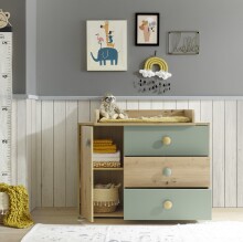 Wickelkommode >Birta< 3 Schübe, 1 Tür, Artisan Eiche Dekor /Salbei - 120x99,3x77,6cm (BxHxT)