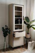 Vitrine >Arona< in sand / schwarz, Holzwerkstoff / Glas - 60x200x38cm (BxHxT)
