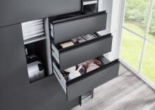 Schlafzimmer-Set >Tilburg< (5tlg.) Bett 188x92x210cm, Schrank, 2 Nachtkommoden, Kommode, Grafit